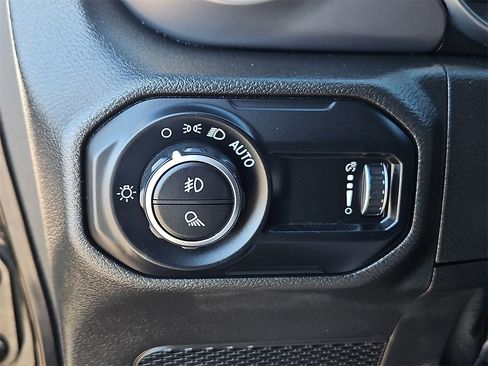 Used 2023 Jeep Gladiator Willys image 22