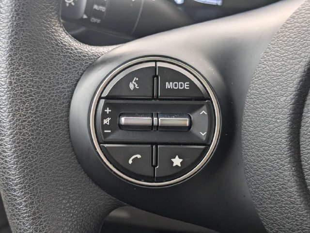 Used 2025 Kia Soul LX FWD image 23