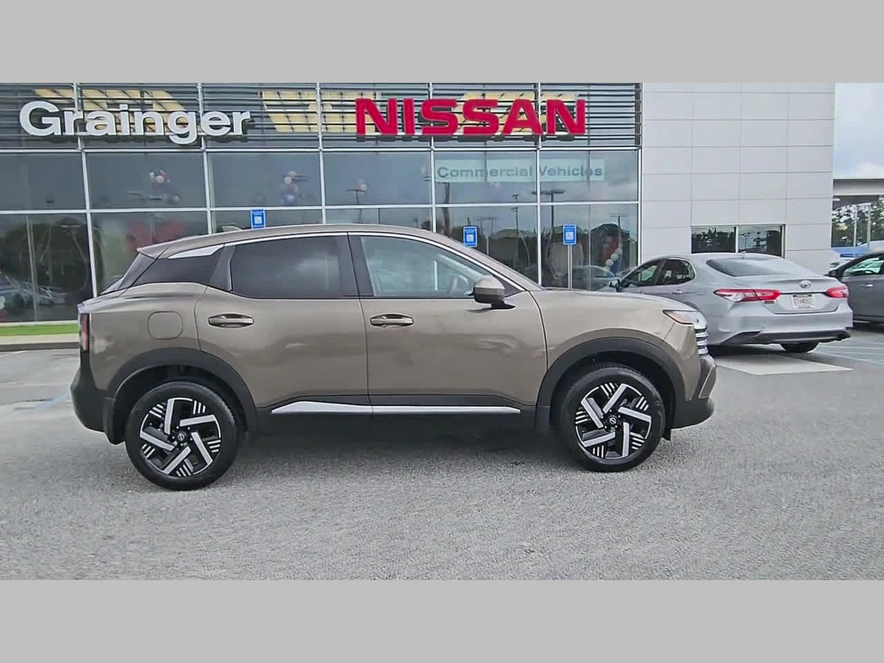 Used 2025 Nissan Kicks SV FWD image 37