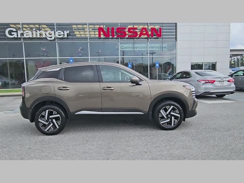Used 2025 Nissan Kicks SV FWD image 37