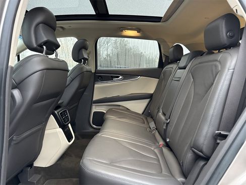 Used 2019 Lincoln Nautilus Reserve image 14