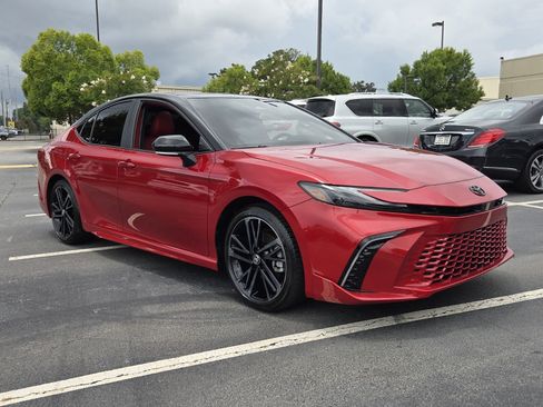 Used 2025 Toyota Camry XSE FWD image 4