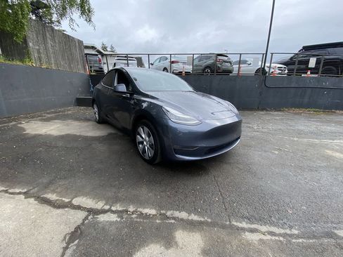 Used 2023 Tesla Model Y Long Range AWD/4WD image 8