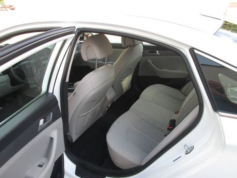 Used 2017 Hyundai Sonata SE FWD image 14