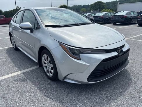 Certified 2025 Toyota Corolla LE FWD image 3