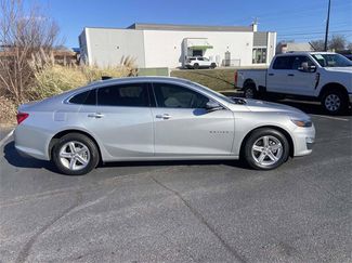 Used 2022 Chevrolet Malibu LS w/ Driver Confidence Package II video 2