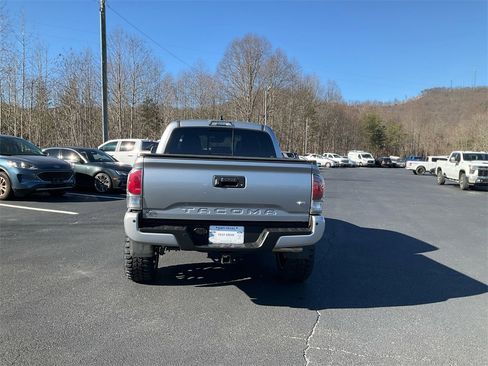 Used 2020 Toyota Tacoma TRD Sport image 6