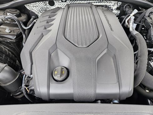 Certified 2025 Porsche Macan image 30