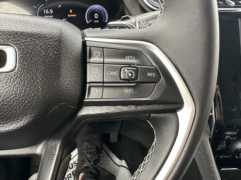 Used 2024 Jeep Grand Cherokee Laredo X image 4