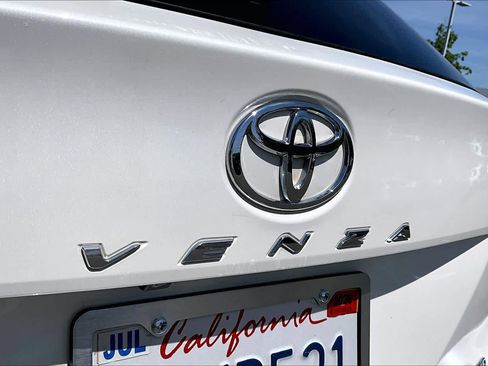 Used 2011 Toyota Venza AWD w/ Premium Pkg #2 image 30