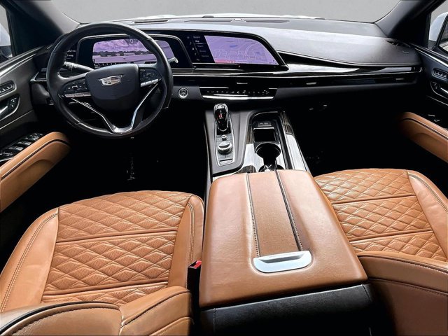 Used 2023 Cadillac Escalade Premium Luxury AWD/4WD image 16