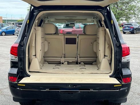 Used 2013 Lexus LX 570 4WD w/ Luxury Pkg image 26