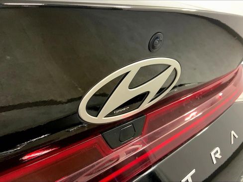 Used 2025 Hyundai Elantra Limited FWD image 30