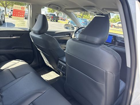 Used 2025 Toyota Camry XLE FWD image 28