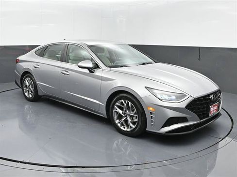 Used 2023 Hyundai Sonata SEL FWD image 2
