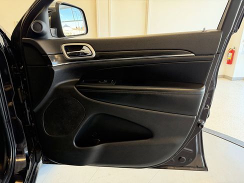 Used 2020 Jeep Grand Cherokee Limited image 48