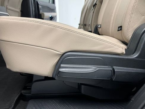 Used 2024 Ford Expedition Limited image 14