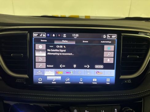 New 2026 Chrysler Pacifica Select AWD/4WD image 30