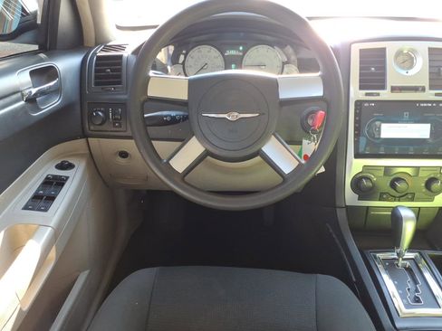Used 2006 Chrysler 300 Touring RWD image 4