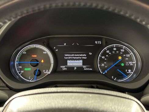 Used 2023 Toyota Venza LE image 14