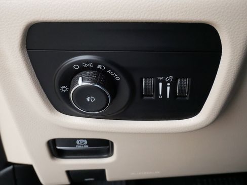 Used 2023 Jeep Grand Cherokee Limited w/ MOPAR Finishing Package image 26