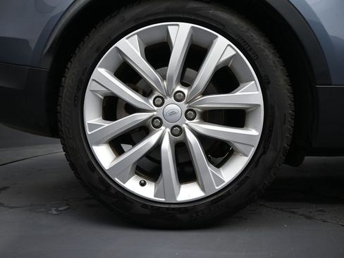 Used 2018 Land Rover Discovery SE image 9