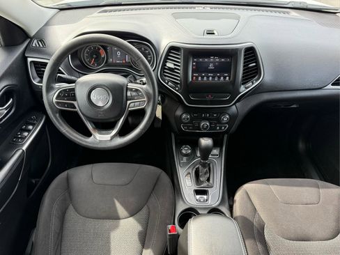 Used 2019 Jeep Cherokee Latitude w/ Popular Appearance Group AWD/4WD image 16