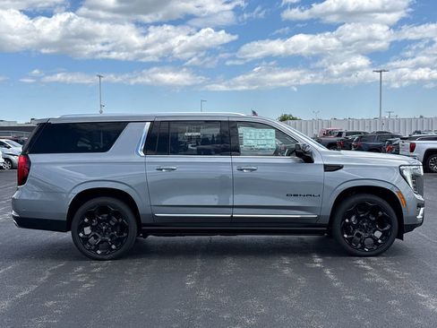 New 2026 GMC Yukon XL Denali w/ Denali Reserve Package AWD/4WD image 10