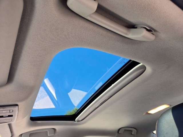 Used 2025 Nissan Sentra SR w/ SR Premium Package FWD image 11