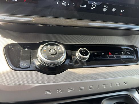 Certified 2025 Ford Expedition Active AWD/4WD image 9