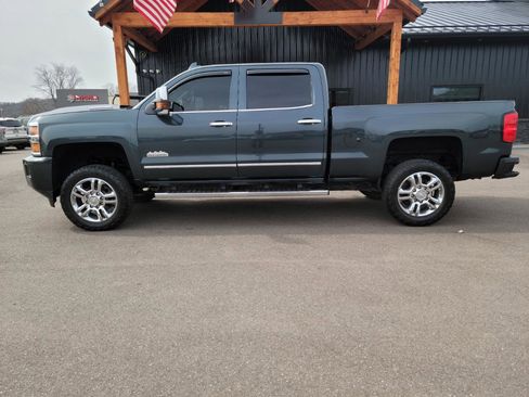 Used 2017 Chevrolet Silverado 2500 High Country w/ Duramax Plus Package image 26