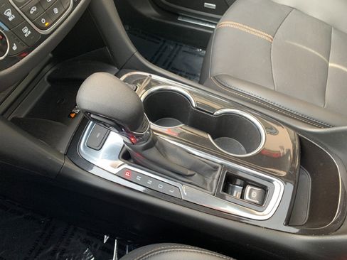 Used 2022 Chevrolet Equinox Premier image 17