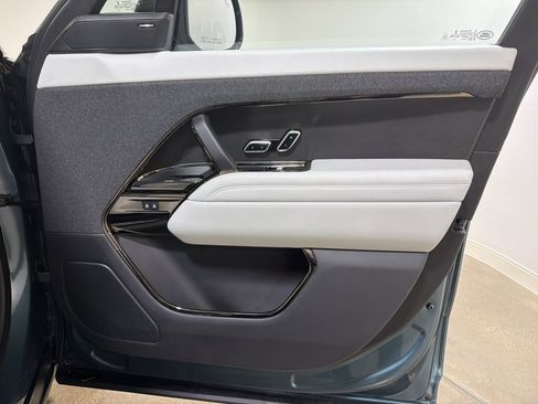 Used 2023 Land Rover Range Rover Sport SE image 23