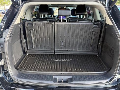 Used 2023 Toyota Highlander Platinum image 16