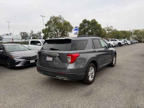 Used 2021 Ford Explorer XLT w/ Equipment Group 202A RWD image 3