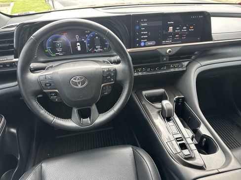 Certified 2025 Toyota Crown Signia image 14