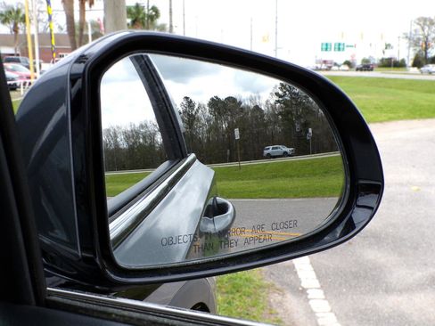 Used 2019 Hyundai Santa Fe SEL image 27