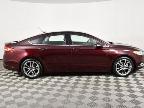 Used 2017 Ford Fusion SE w/ Equipment Group 201A FWD image 5