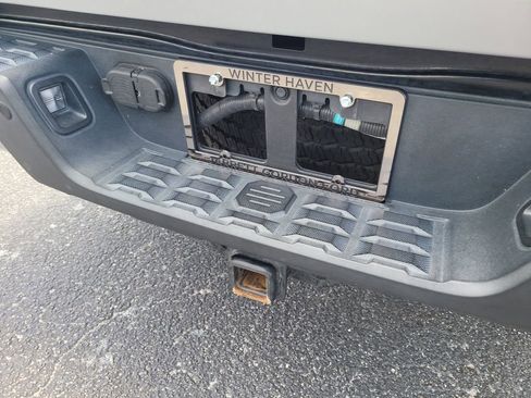 Used 2019 Toyota Tacoma TRD Off-Road AWD/4WD image 7