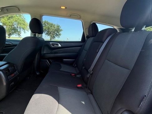 Used 2019 Nissan Pathfinder S FWD image 12