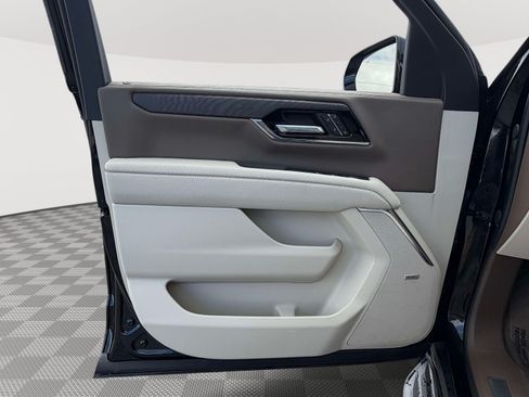 Used 2025 GMC Yukon Denali w/ Advanced Technology Package RWD image 18