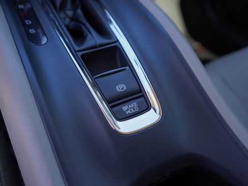 Used 2020 Honda HR-V Touring image 14