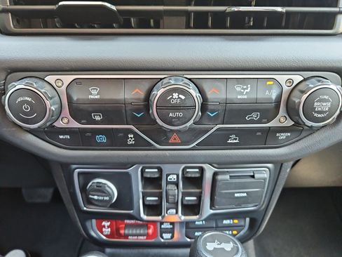 Used 2024 Jeep Wrangler Unlimited Rubicon 4xe AWD/4WD image 29