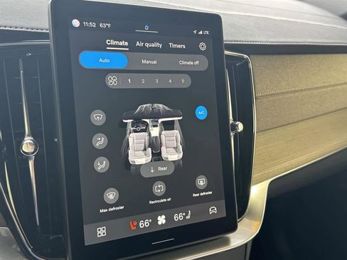 Used 2025 Volvo XC90 T8 Plus image 21