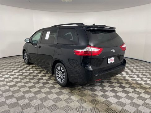 Used 2018 Toyota Sienna XLE image 20