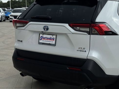 Used 2023 Toyota RAV4 XLE Premium AWD/4WD image 6
