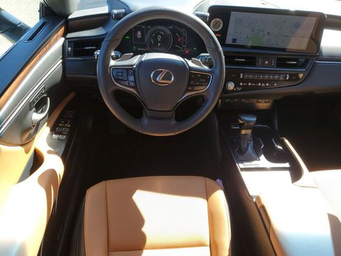 Used 2024 Lexus ES 300h w/ Premium Package image 15