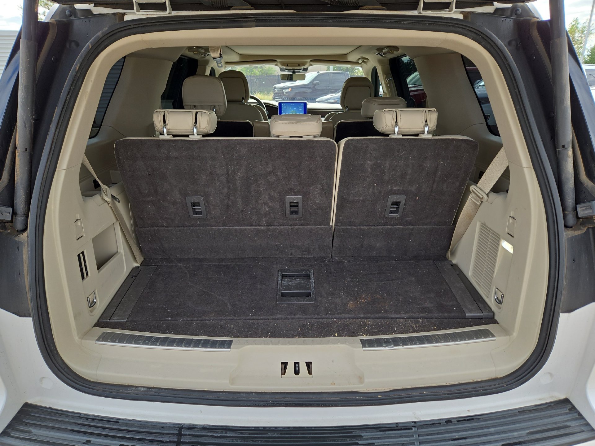 Used 2019 Lincoln Navigator Select w/ Technology Package RWD image 12