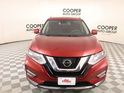 Used 2020 Nissan Rogue SV w/ Premium Package image 9