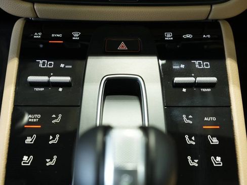 Used 2025 Porsche Macan image 21